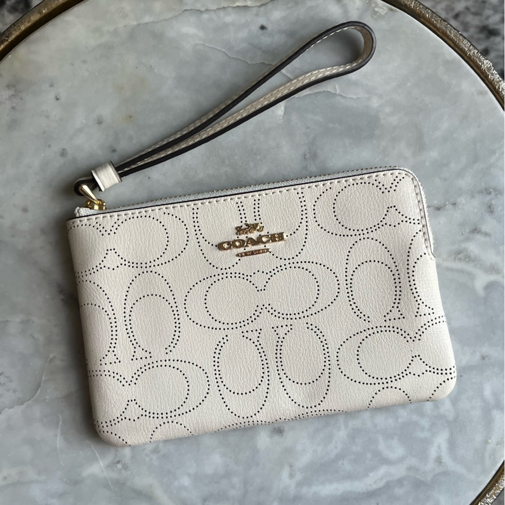 COACH Signature White & Black Dotted Corner Zip Wristlet 

D2092-2961